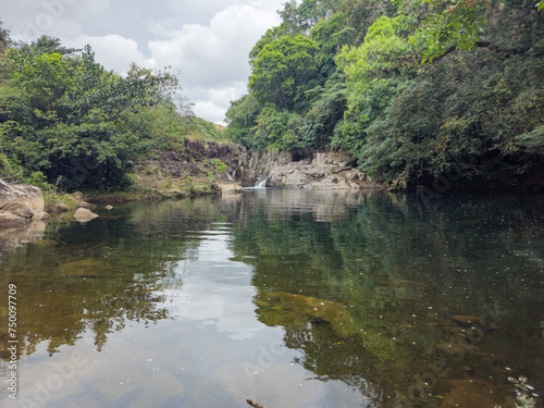 Caminata por la montaña, naturaleza y cascadas Panama