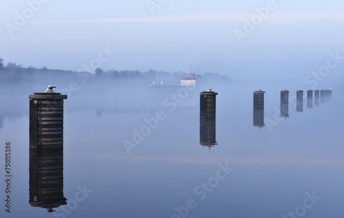 Frachtschiff fährt bei Nebel im Nord-Ostsee-Kanal  photo