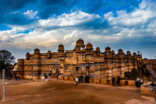 Obraz na płótnie Gwalior Fort, perched atop a rocky hill in Madhya Pradesh, India, is a UNESCO World Heritage Site famed for its rich history and architectural splendor