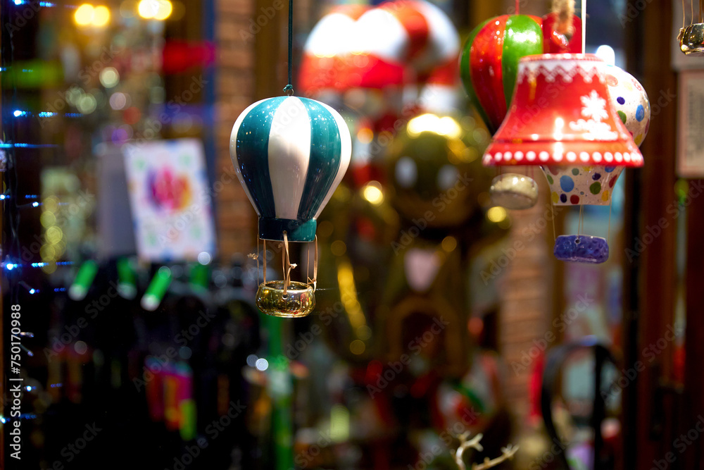 Obraz premium Beautiful toys on the window of a small souvenir store