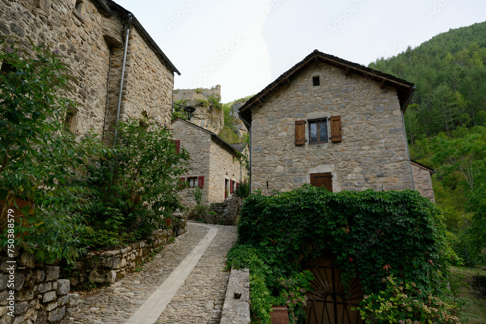Village troglodytique de Castelbouc - Sainte-Enimie - Gorges du Tarn - Lozère Village troglodytique de Castelbouc - Sainte-Enimie - Gorges du Tarn - Lozère
