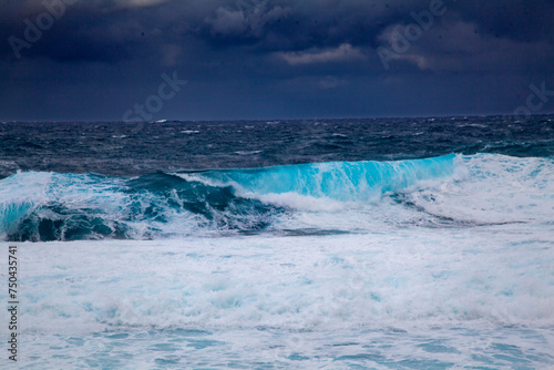 奄美の冬の海 © KOSAC