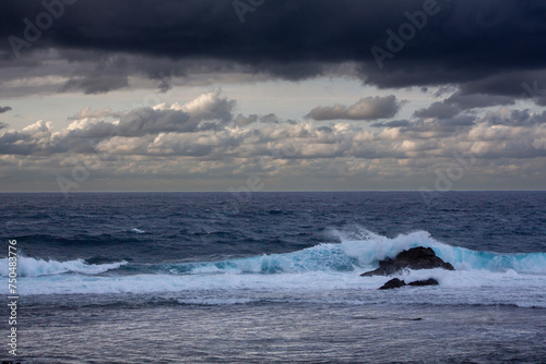 奄美の冬の海 © KOSAC