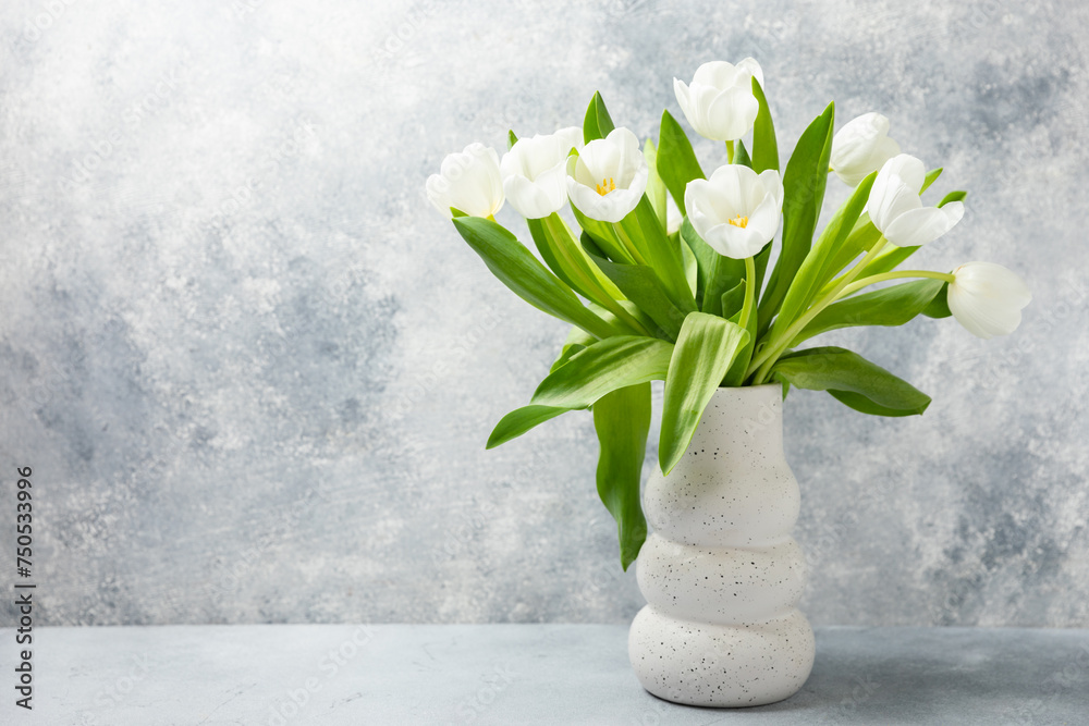 Bouquet of white tulips on a light textured background. Festive bouquet Mothers day, Valentines Day, Birthday celebration concept. Greeting card. Copy space. Place for text. - obrazy, fototapety, plakaty 