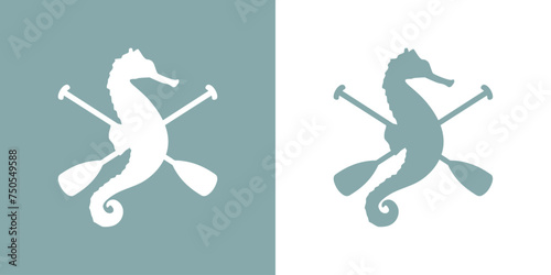 Logo club de remo. Silueta de caballo de mar sobre remos cruzados de kayak, canoa o paddle surf