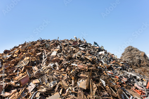 産業廃棄物の山 ごみ山