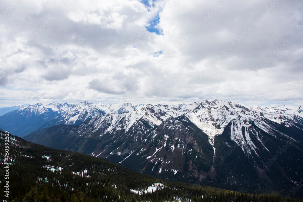 Obraz premium Summer landscape in Glacier National Park, British Columbia, Canada