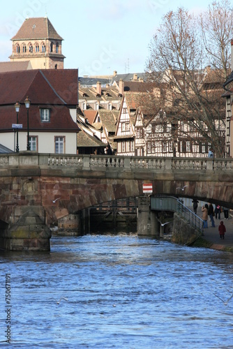 Strasbourg à l'approche du quartier de la Petite France (Alsace, Bas-Rhin, France)