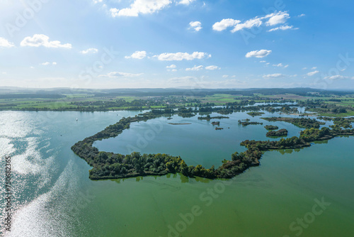 Fototapeta Naklejka Na Ścianę i Meble -  Idyllische Landschaft in Mittelfranken rund um Muhr und die Vogelfreistätte im Altmühlsee