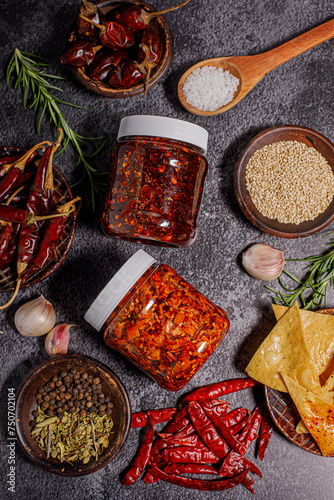 salsa macha y salsa tarasca con sus ingredientes 