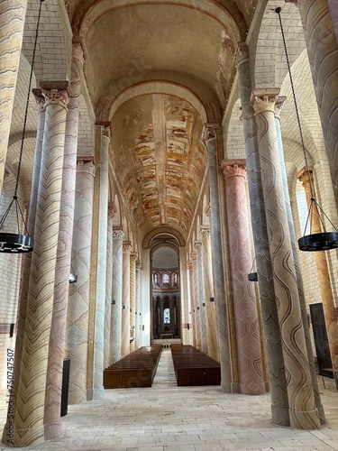 intérieur de l'église abbatial de Saint-Savin