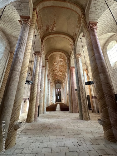 intérieur de l'église abbatial de Saint-Savin