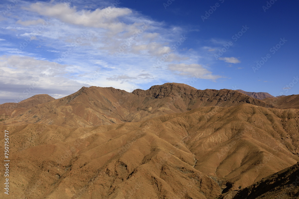 Fototapeta premium Tizi n'Tichka is a mountain pass in Morocco, linking the south-east of Marrakesh to the city of Ouarzazate through the High Atlas mountains