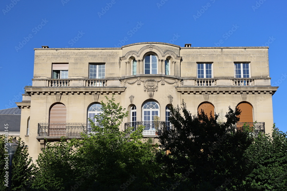 Naklejka premium real estate in Paris , Haussmanian building