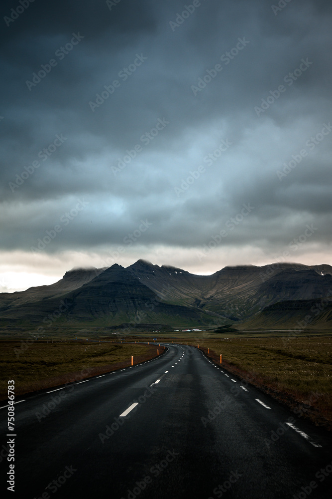 Naklejka premium road in the mountains