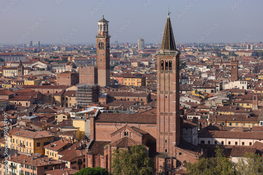 Obraz premium aerial view of Verona downtown