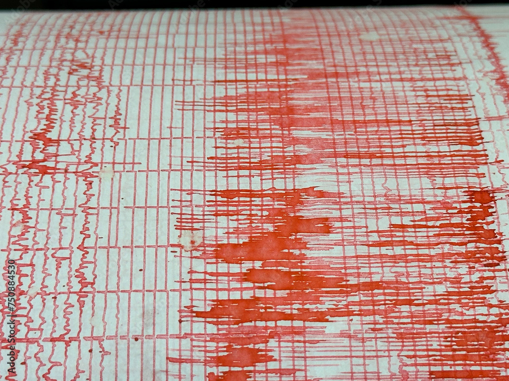 Foto de device for measuring the intensity of an earthquake. drum that