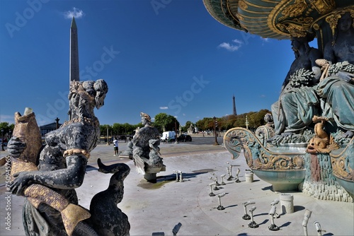 Concorde square , Obelisc and fountain photo