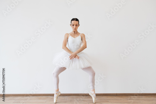 Obraz na płótnie Beautiful young female dancer posing on studio background