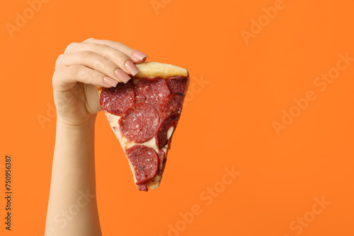 Female hand holding tasty p...
