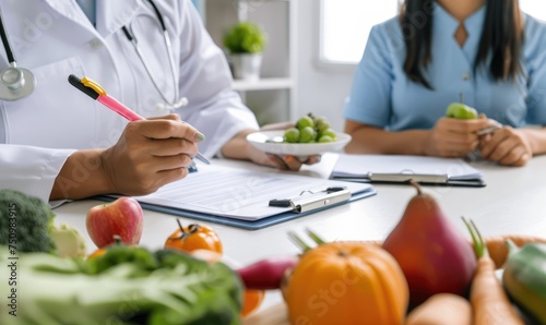 A nutritionists during a consultation photo