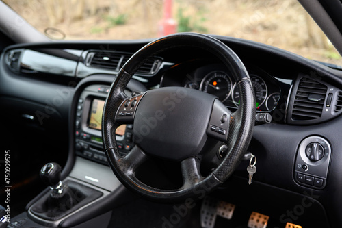 Old Luxury Car Steering Wheel © Harry