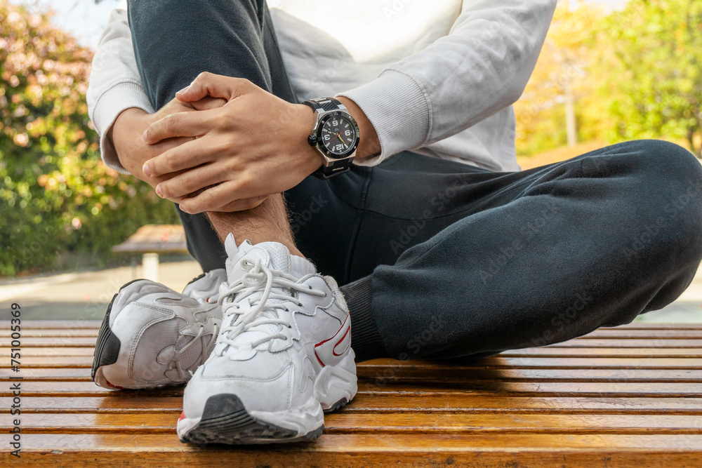 men's analog white and gray sports watch