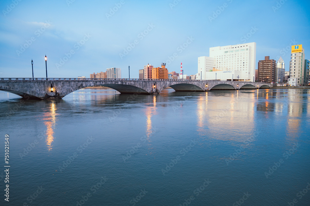 Naklejka premium 新潟 明け方の萬代橋