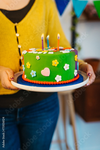 Flower theme birthday cake for a 3 year old