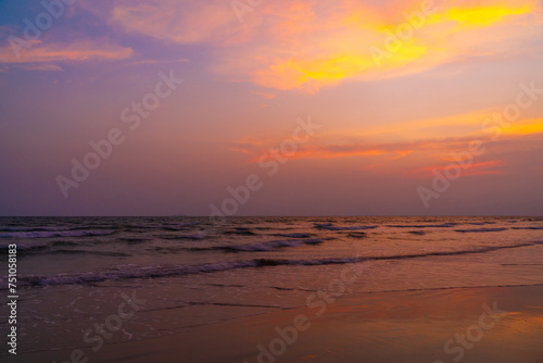 Fototapeta Naklejka Na Ścianę i Meble -  Beautiful landscape sea sunset on beach