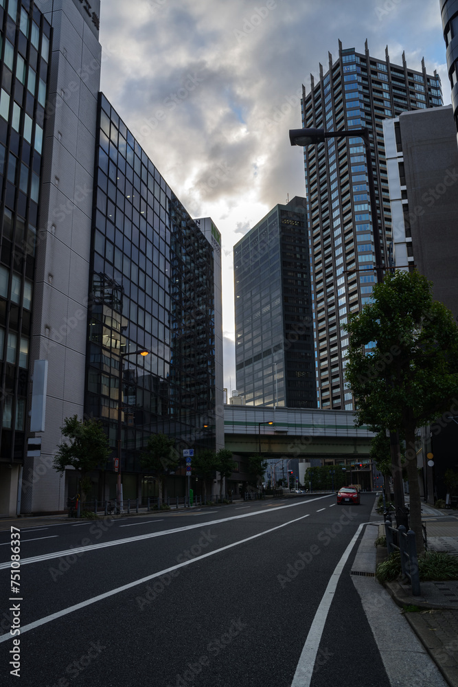 大阪北浜土佐堀通・早朝の日本の街並み 大阪北浜土佐堀通・早朝の日本の街並み