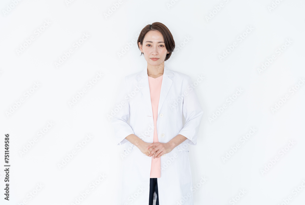 白衣を着た女性医師のポートレート 白衣を着た女性医師のポートレート