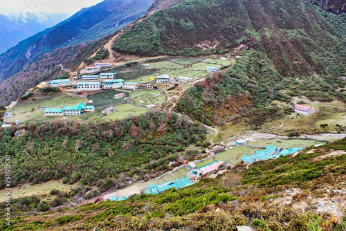 Fotografie Dole village sits at 4038 meters on the route to the Gokyo lakes and offers trek