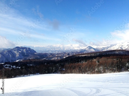 信州の山の雪景色