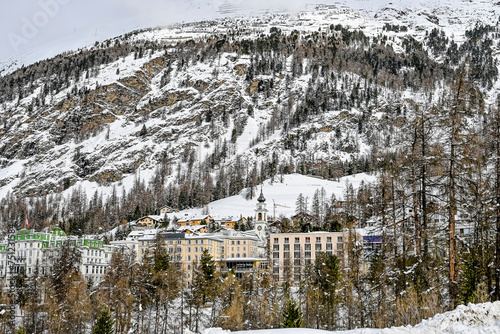 Pontresina, Dorf, Val Bernina, Kirche, Berninabach, Berninapass, Winter, Wintersport, Wanderweg, Langlauf, Langlaufloipe, Alp Languard, Oberengadin, Graubünden, Alpen, Schweiz photo