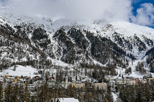 Pontresina, Dorf, Val Bernina, Kirche, Berninabach, Berninapass, Winter, Wintersport, Wanderweg, Langlauf, Langlaufloipe, Alp Languard, Oberengadin, Graubünden, Alpen, Schweiz photo