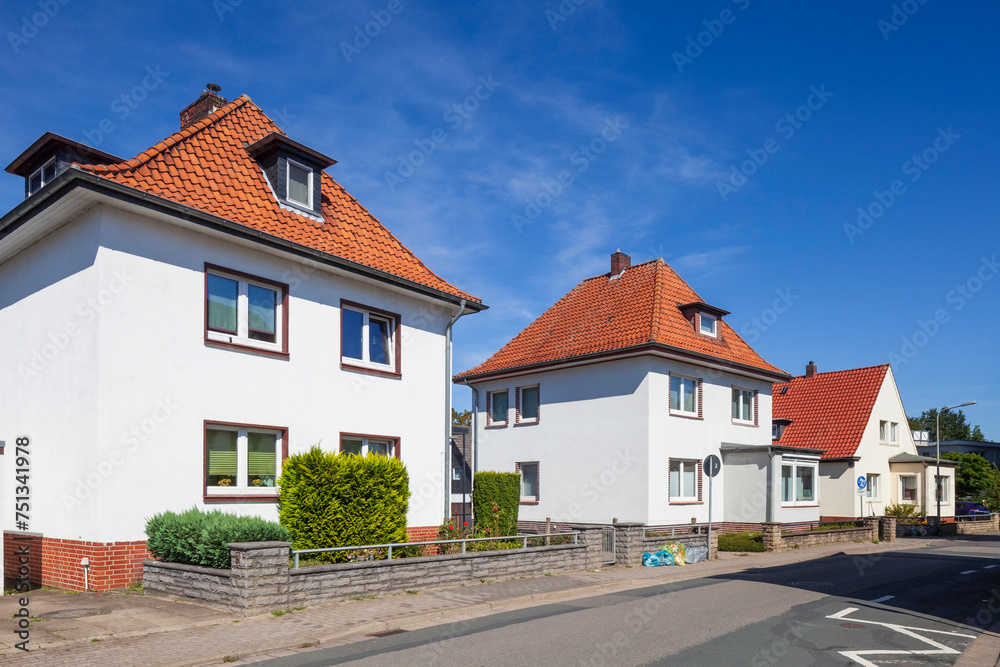 Wohnhäuser, weisse moderne Wohngebäude, Wunstorf, Niedersachsen, Deutschland