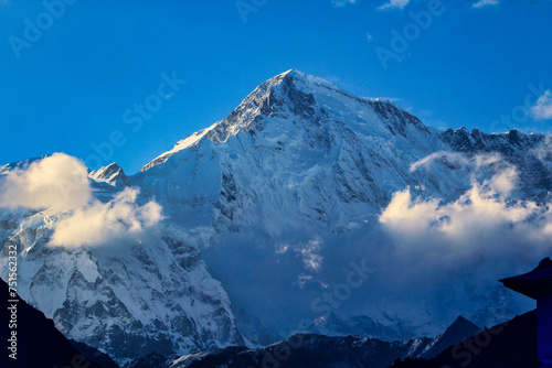 Tableau sur toile Mount Cho Oyu rises dramatically towering over the village of Gokyo at 8188 mete