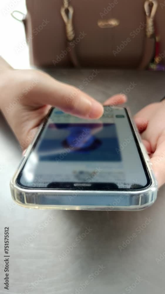 Woman scrolling page in app on smartphone,finger of woman touching screen, Browsing contents in the smartphone, 4K video 2160x3840px 25fps QuickTime format
Woman scrolling page in app on smartphone,finger of woman touching screen, Browsing contents in the smartphone, 4K video 2160x3840px 25fps QuickTime format