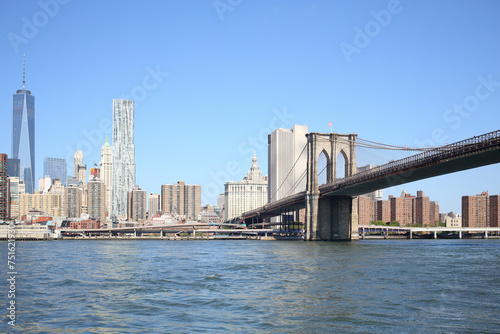 Coast Manhattan with lots of skyscrapers and a pier with Brooklyn Bridge © Pavel Losevsky