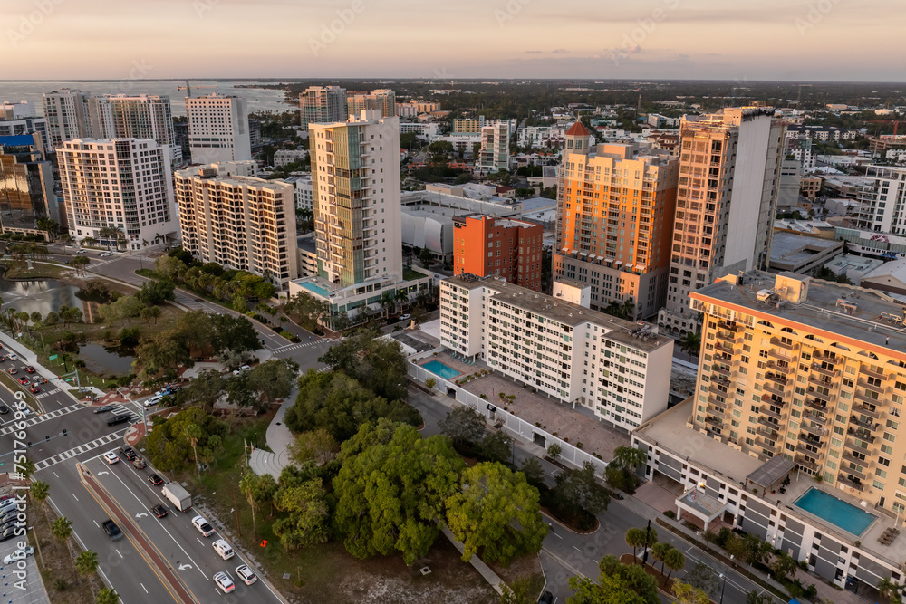 Naklejka premium Sarasota, Florida city downtown at sunset with expensive waterfront high-rise buildings. Urban travel destination in the USA