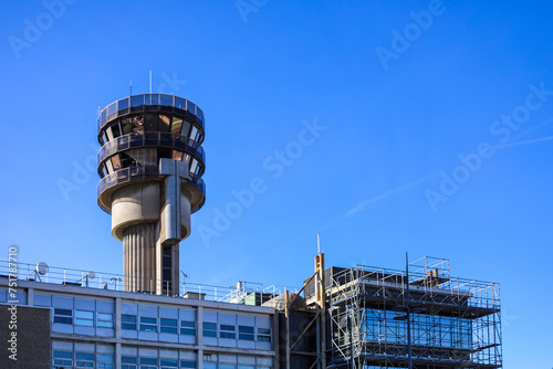 Tour de controle a l'aeroport Marseille Provence.