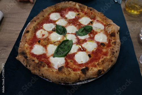 Pietanze italiane dalle pizze carne e dolci photo