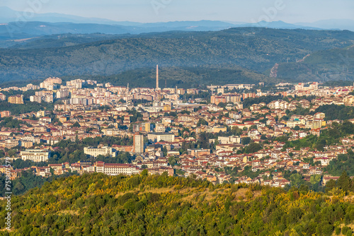 Obraz na płótnie Aerial view with Veliko Tarnovo in Bulgaria panoramic scene w salonie