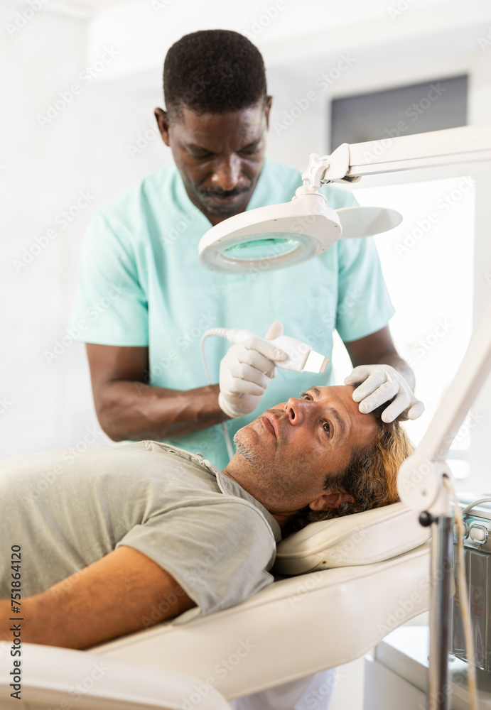 Fototapeta premium Skilled dermatologist used skin scrubber attachment to gently exfoliate patient's skin, revealing smoother complexion.