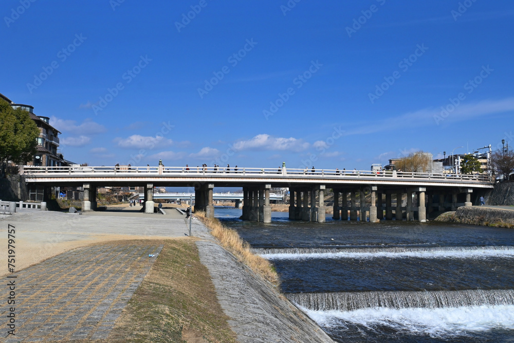 東海道の起点 京都市鴨川に架かる三条大橋