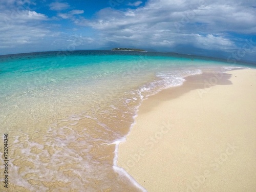 Beachcomber Island, Fiji © Paul James Bannerman