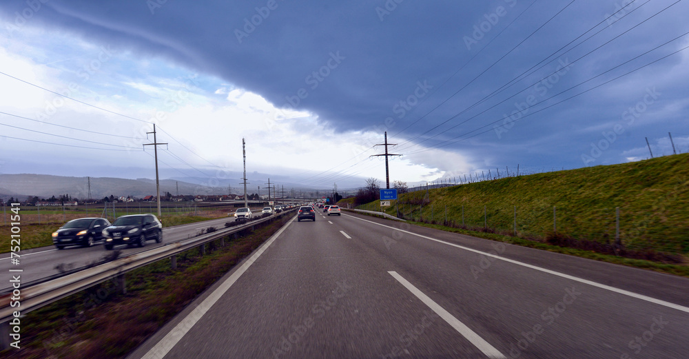 A1 bei Nyon Richtung Lausanne (Schweiz) A1 bei Nyon Richtung Lausanne (Schweiz)
