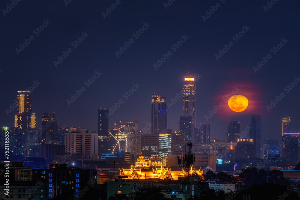 Fototapeta premium Bangkok city night and temple at twilight in Bangkok, Thailand.