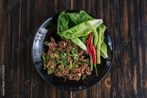Spicy minced duck salad (with green vegetables and chillies) © yotrakbutda